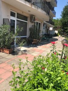 A garden outside Villa Maria 2