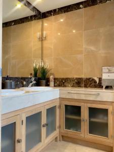 A kitchen or kitchenette at SEA & CASTILLO VIEW