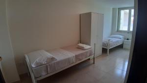 Posteľ alebo postele v izbe v ubytovaní ArmacHouse - Appartamenti sul mare