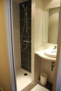 Bilik mandi di Ruthenium Hotel
