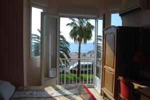 Balkón nebo terasa v ubytování Hôtel Azur