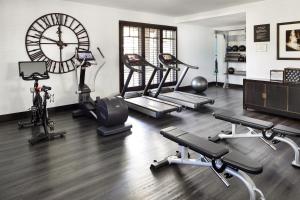 The fitness centre and/or fitness facilities at Ambrose Hotel