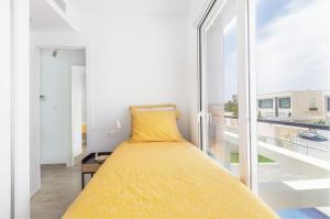 Posteľ alebo postele v izbe v ubytovaní Casa Bos Dolpfin Wellness Luxury Entire Villa Pool & Jacuzzi Gran Alacant near Beach