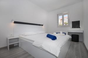 Postel nebo postele na pokoji v ubytování Apartments BlueView + 37 fotografií