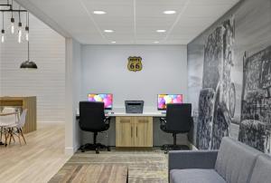 TV a/nebo společenská místnost v ubytování Atrea Inn Amarillo
