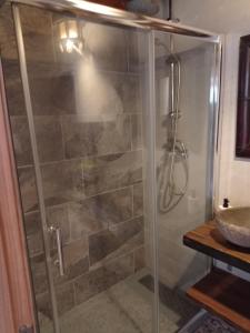 Kúpeľňa v ubytovaní Villa Tokio con jacuzzi y piscina privada