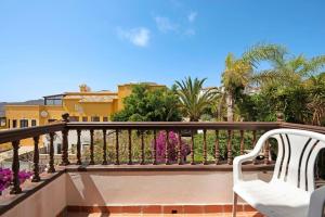 Gallery image of Lovely 2-Bed House with Pool and sea-view Chayofa in Chayofa