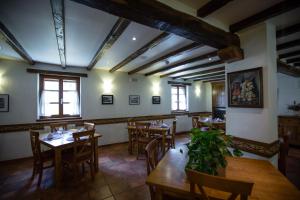 Restaurant o un lloc per menjar a Hotel Rural Aribe Irati