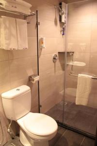 Bilik mandi di KL Hotel