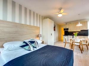 Posteľ alebo postele v izbe v ubytovaní Chrobry Apartamenty Gdańsk Grodzka 10