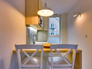Kuchyňa alebo kuchynka v ubytovaní Chrobry Apartamenty Gdańsk Grodzka 10