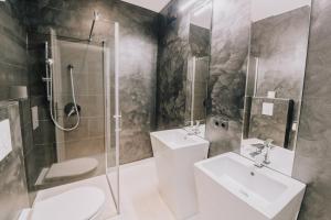 a bathroom with a shower and a toilet and a sink at Townville Chalet´s in Flachau