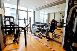 Fitness centrum a/nebo fitness zařízení v ubytování Marco Polo - Serene 1 BR APT amidst Golf Course with Gym & Pool