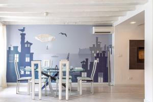 Fotografia z galérie ubytovania Luxury 350 Sq Mt flat with Terrace central Trieste v destinácii Trieste