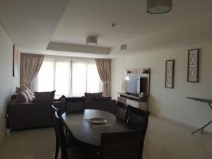 Gallery image of 2 BEDROOM in PALM JUMEIRAH CRESCENT BALQIS RESIDENCE DIRECT BEACH ACCESS in Dubai