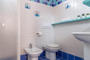Kúpeľňa v ubytovaní Luxury 350 Sq Mt flat with Terrace central Trieste