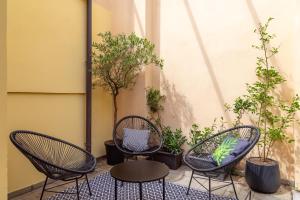 Vonkajšia záhrada v ubytovaní Luxury 350 Sq Mt flat with Terrace central Trieste
