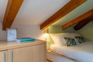 Posteľ alebo postele v izbe v ubytovaní Luxury 350 Sq Mt flat with Terrace central Trieste