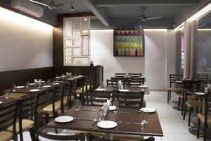 Restoran atau tempat lain untuk makan di Hotel Sri Sri Executive, Kolhapur - 5 Min Away From Mahalaxmi Temple