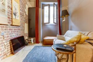 a living room with a couch and a fireplace at Bail Mobilité Appartement, Place Vendome, Opera in Paris