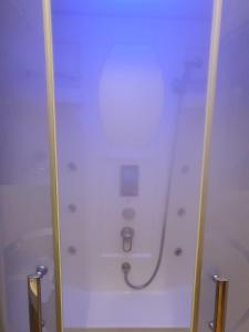 Koupelna v ubytování ARTEMIDE "Arco Antico" B&B SUITE SPA