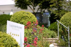 Galeriebild der Unterkunft Lupinenhotel Bodensee - Apartment mit Seeblick in Sipplingen