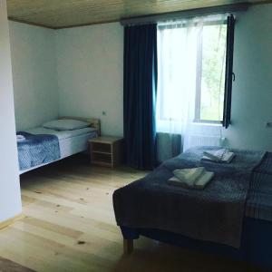 Un pat sau paturi într-o cameră la GUEST HOUSE ,, MEMORY''