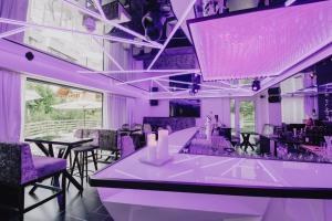 Restauracja lub miejsce do jedzenia w obiekcie The Place Boutique & Design Hotel Flachau