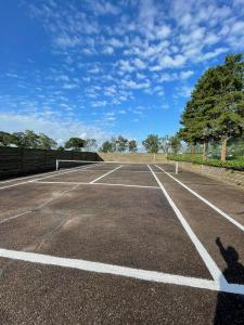 Tenis a/nebo squash v ubytování Luxe vakantiehuis in het bos nebo okolí