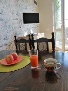 A television and/or entertainment centre at Byala-apartment-valmira