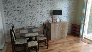 A television and/or entertainment centre at Byala-apartment-valmira