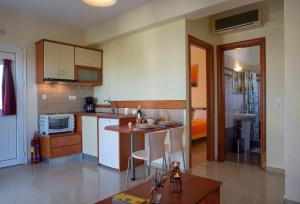 A kitchen or kitchenette at Cavo Plako Villas