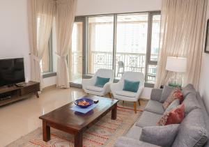 Posezení v ubytování Nasma Luxury Stays - Fancy Apartment With Balcony Near Burj Khalifa