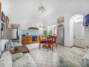 A kitchen or kitchenette at Casa Lauro - De Vivo Realty Positano