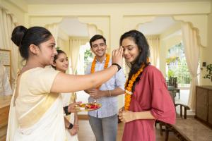 a woman holding a plate of food in front of a group of people at Maharishi Ayurveda-Boutique Wellness Retreat in Rishīkesh +90 photos