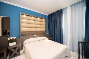 Posteľ alebo postele v izbe v ubytovaní Hotel Marconi Express