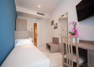 Posteľ alebo postele v izbe v ubytovaní Hotel Marconi Express