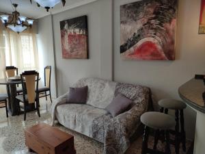 a living room with a couch and a table at VACACIONES TIERRA Y MAR in El Campello