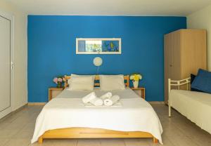 Posteľ alebo postele v izbe v ubytovaní Thalassenia Studios & Apartments 3