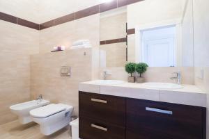Kúpeľňa v ubytovaní Golden Market Square - 3Rooms, 90m2 of Comfort & Quiet - AS HOME Apartamenty R502