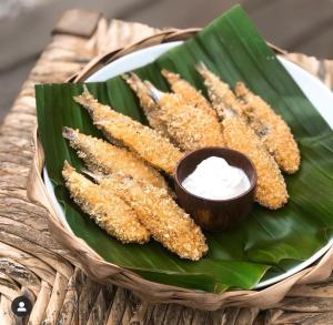 Đồ ăn tại/gần nhà khách