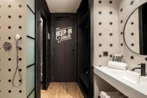 Kúpeľňa v ubytovaní TOC Hostel Malaga + 37 fotografií