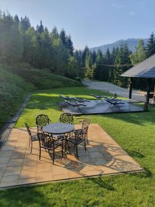 Naturlandskabet i nærheden af feriehuset + 41 billeder