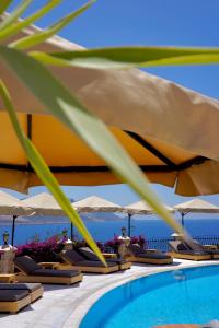 Бассейн в Villa Hotel Tamara или поблизости