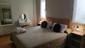 a bedroom with a bed with two towels on it at Los Balcones de Laurel in Logroño