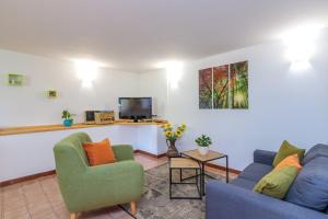 Televízia a/alebo spoločenská miestnosť v ubytovaní Studio Apartment Paljar