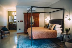 The Bohemian Guesthouse客房内的一张或多张床位