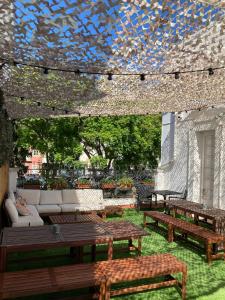 an outdoor area with benches, tables, and plants at Hostel Casa d'Alagoa in Faro