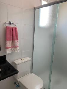 Vannituba majutusasutuses Apto Varanda Gourmet frente ao mar com Wi-Fi +34 fotot