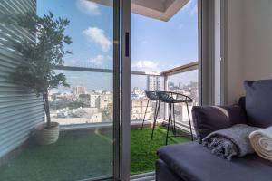 Galeriebild der Unterkunft PORT CITY HAIFA - German Colony Luxurious 2 bdrms Apt in Haifa